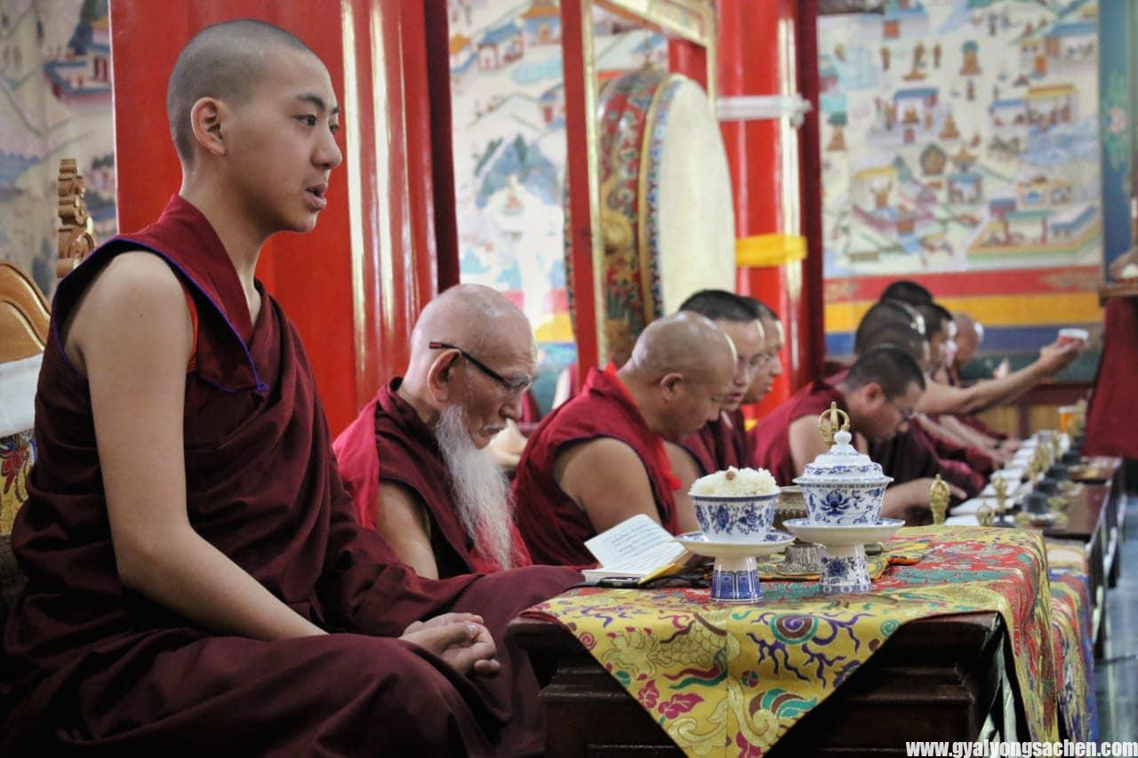 ༧སྐྱབས་མགོན ༧ གོང་མ་ཁྲི་ཆེན་རྡོ་རྗེ་འཆང་ཆེན་པོ་མཆོག་གི་སྐུ་ཕྱྭའི་ཞབས ...
